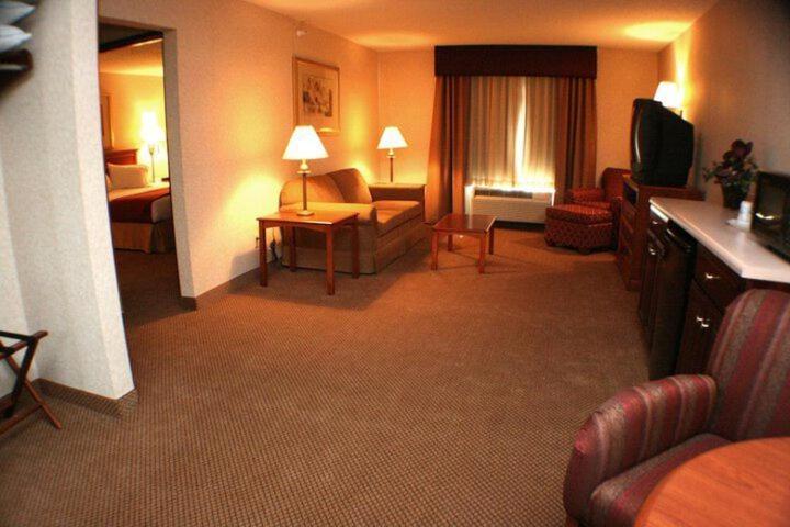 Seasons Inn & Suites Highland Екстер'єр фото