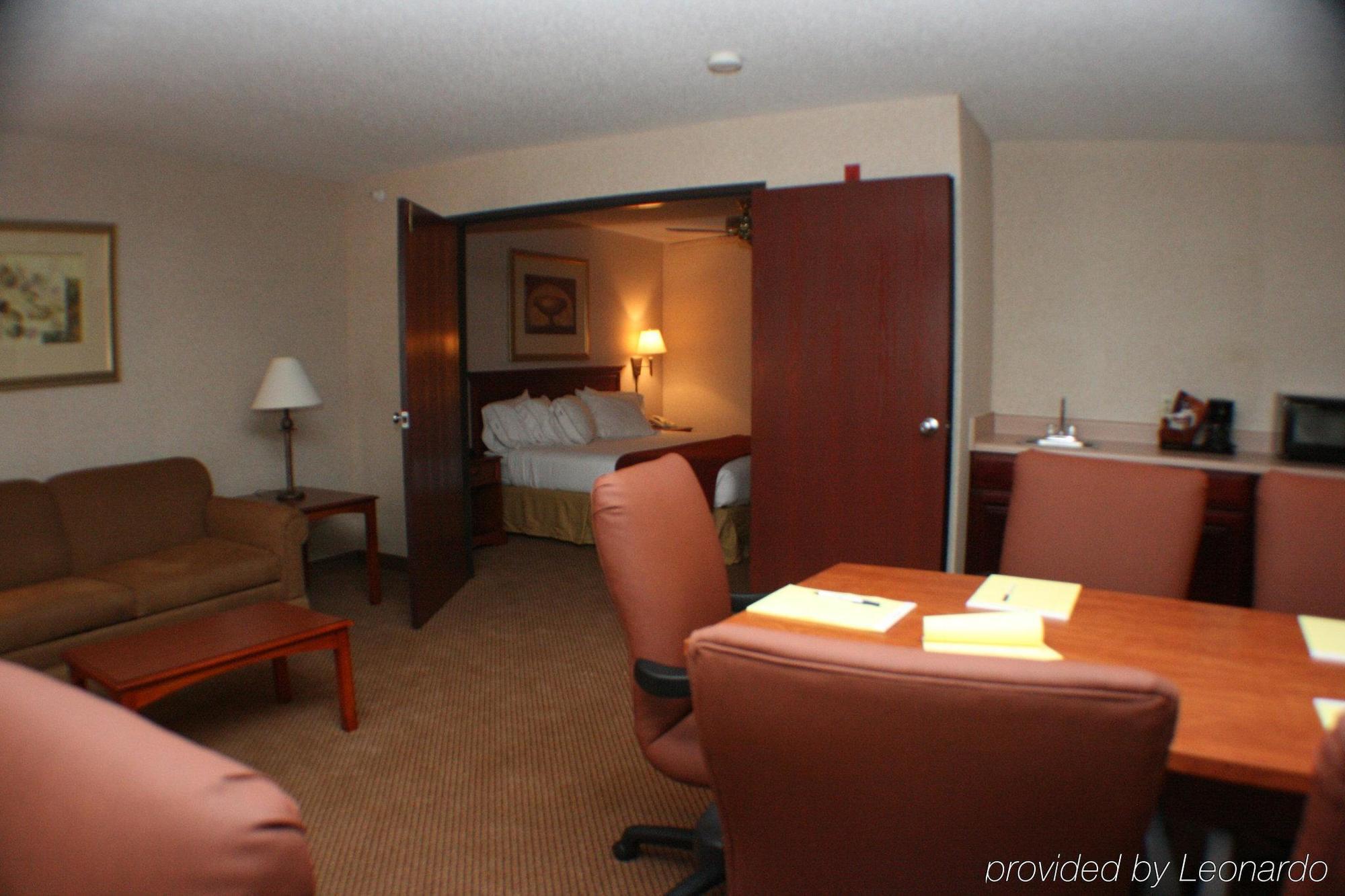 Seasons Inn & Suites Highland Екстер'єр фото