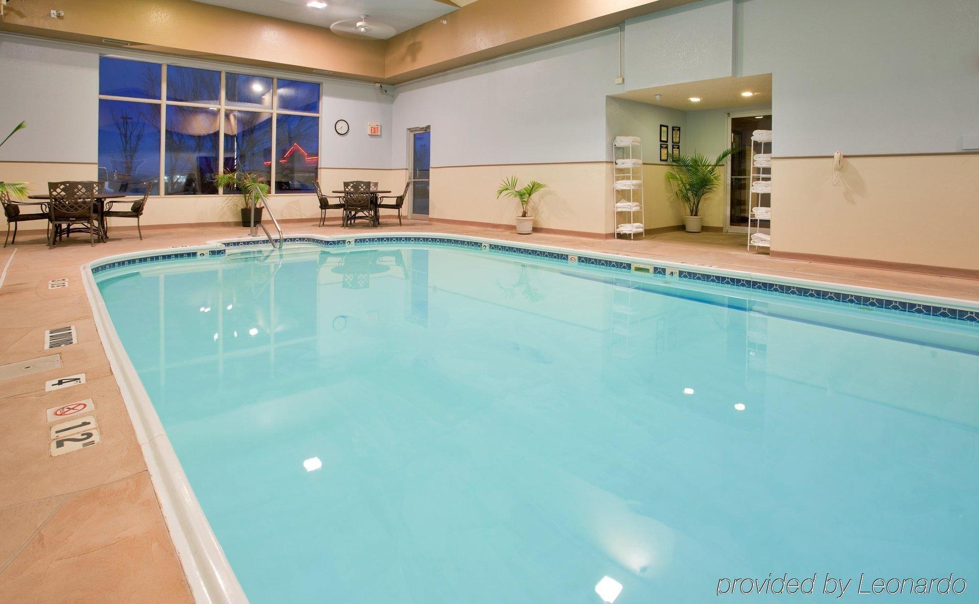 Seasons Inn & Suites Highland Зручності фото