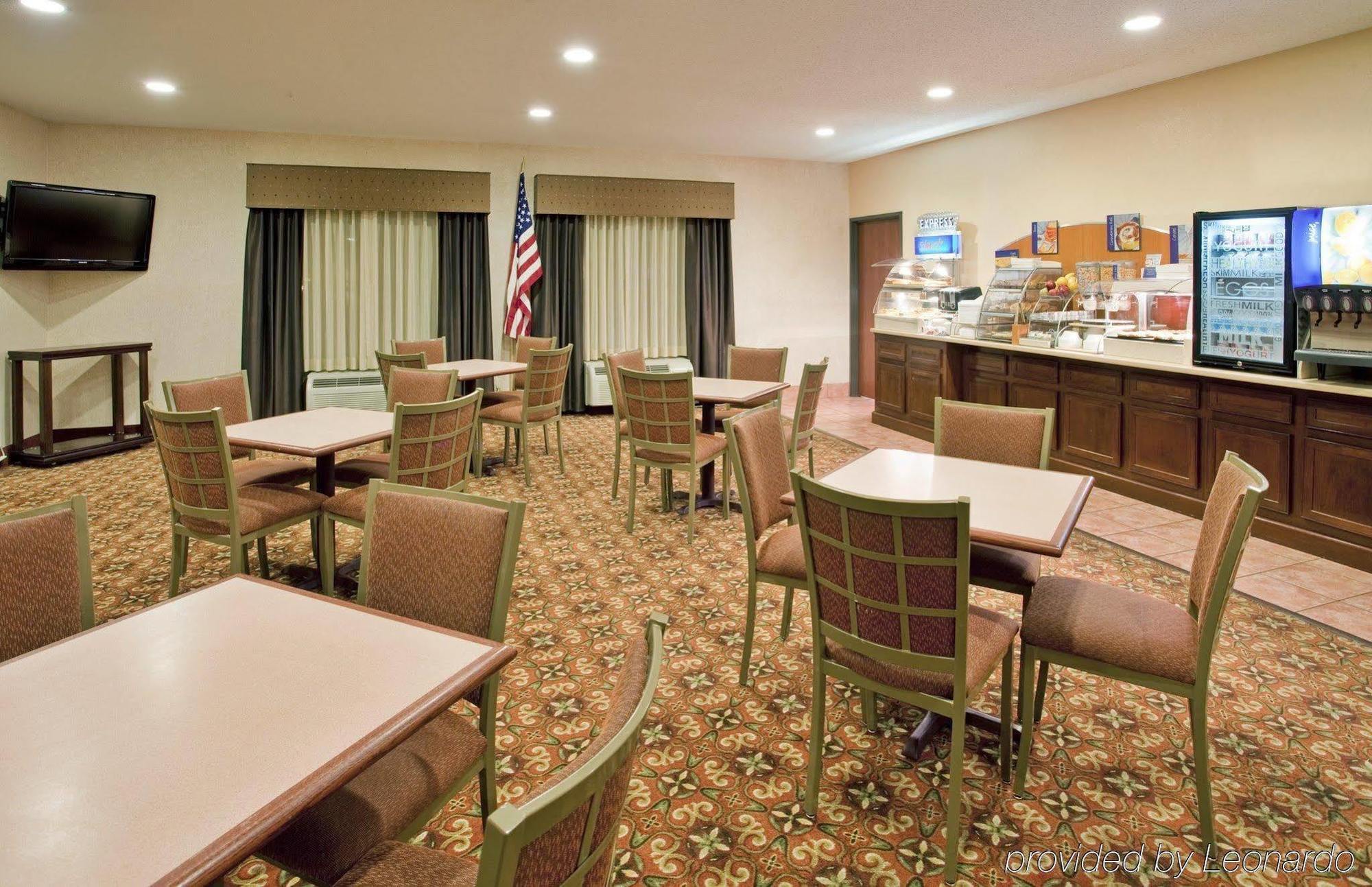 Seasons Inn & Suites Highland Ресторан фото